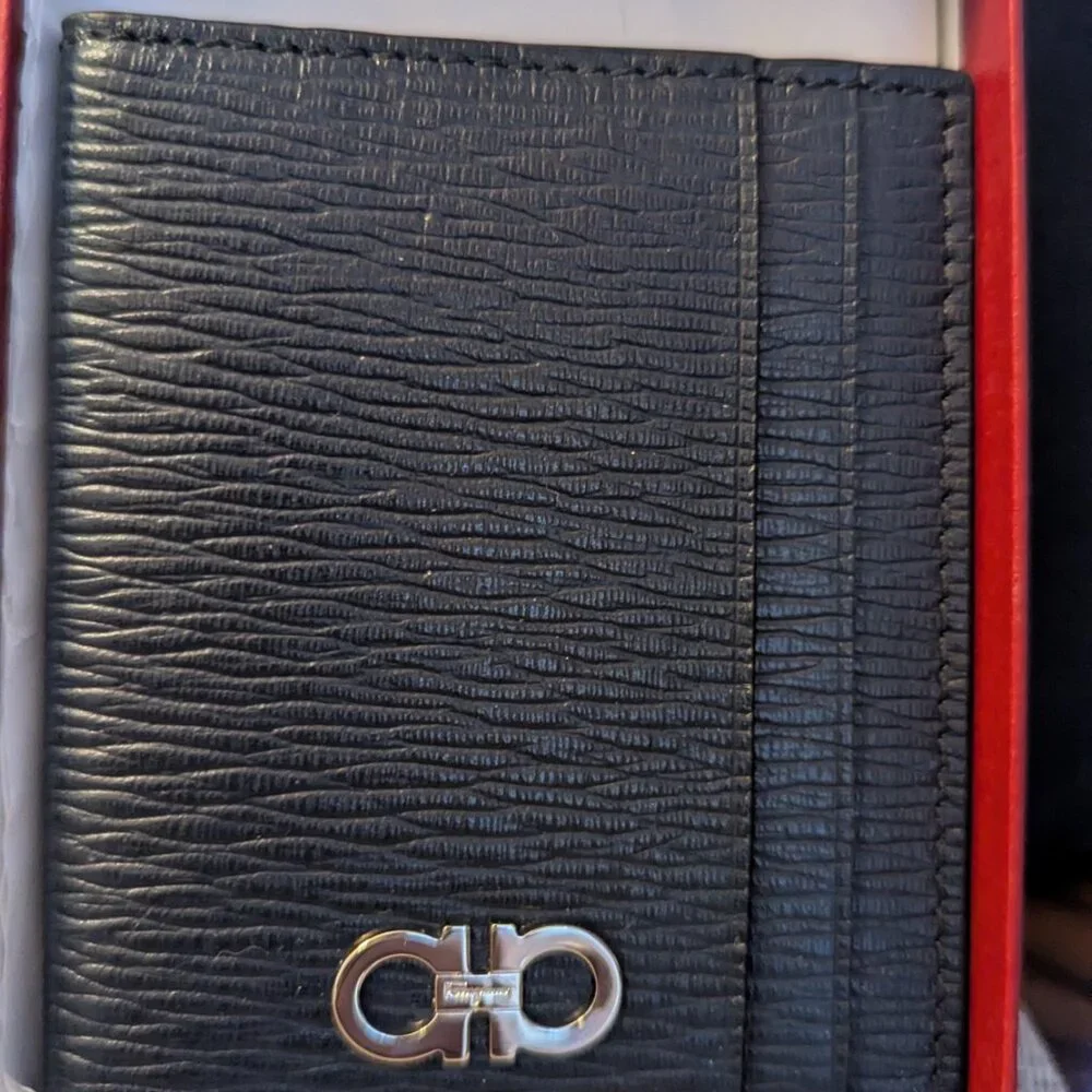 BRAND NEW!! SALVATORE FERRAGAMO GANCINO CREDIT CARD HOLDERALLET SLIM